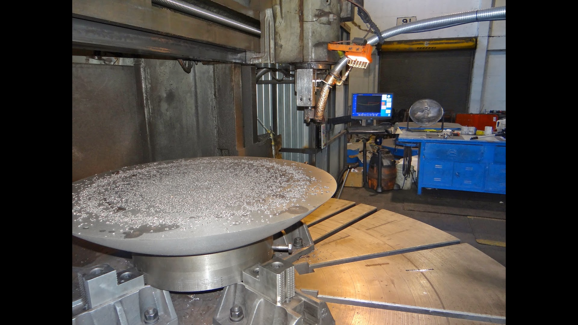 Single cutting head is controlled precisely even with heavy forces involved with turning stainless steel