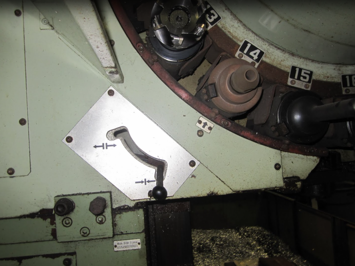 Manual tool loading station